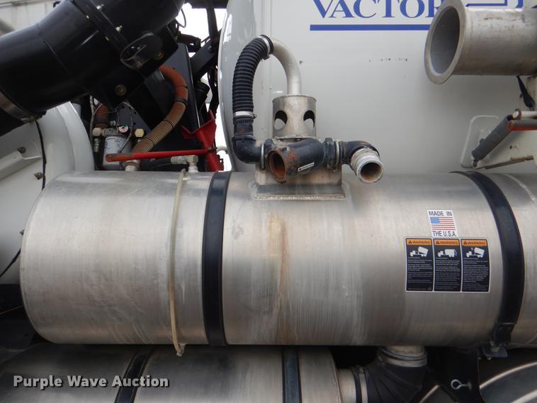 image for item DF7765 2007 International 7400 hydrovac truck