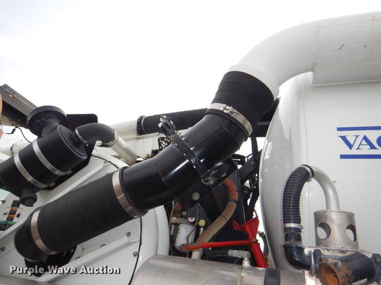 image for item DF7765 2007 International 7400 hydrovac truck