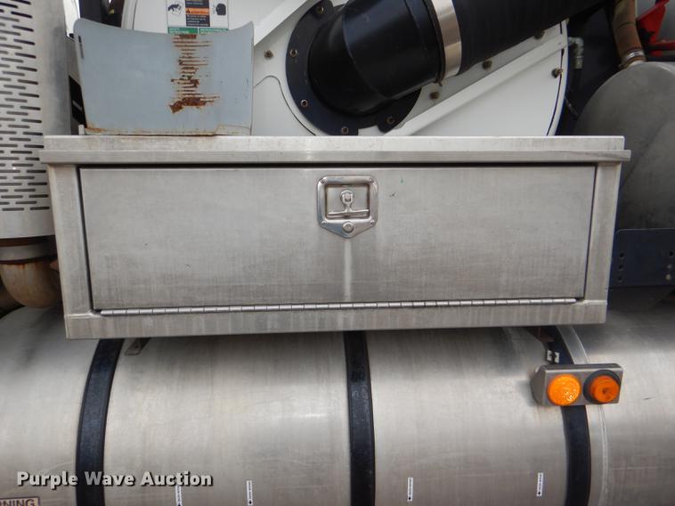 image for item DF7765 2007 International 7400 hydrovac truck