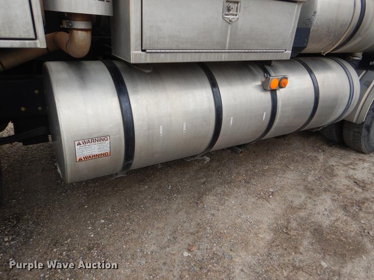 image for item DF7765 2007 International 7400 hydrovac truck