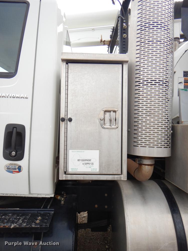 image for item DF7765 2007 International 7400 hydrovac truck