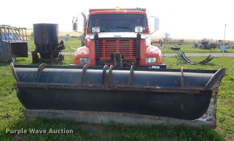 image for item DG1110 1997 International 4900 dump truck