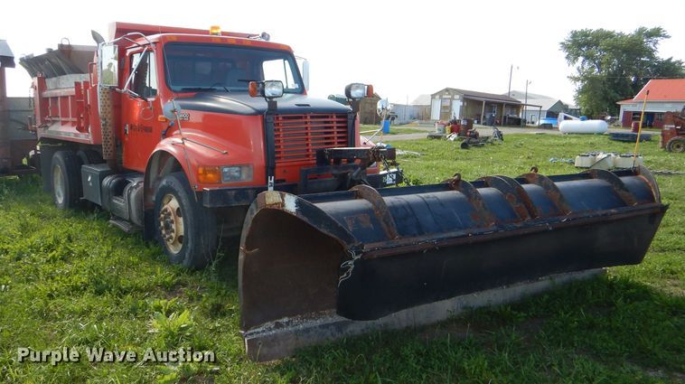 image for item DG1110 1997 International 4900 dump truck