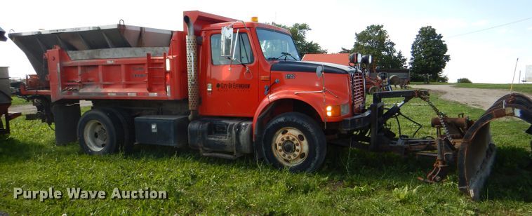 image for item DG1110 1997 International 4900 dump truck