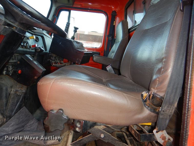 image for item DG1110 1997 International 4900 dump truck