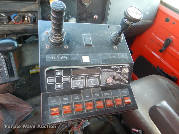 image for item DG1110 1997 International 4900 dump truck