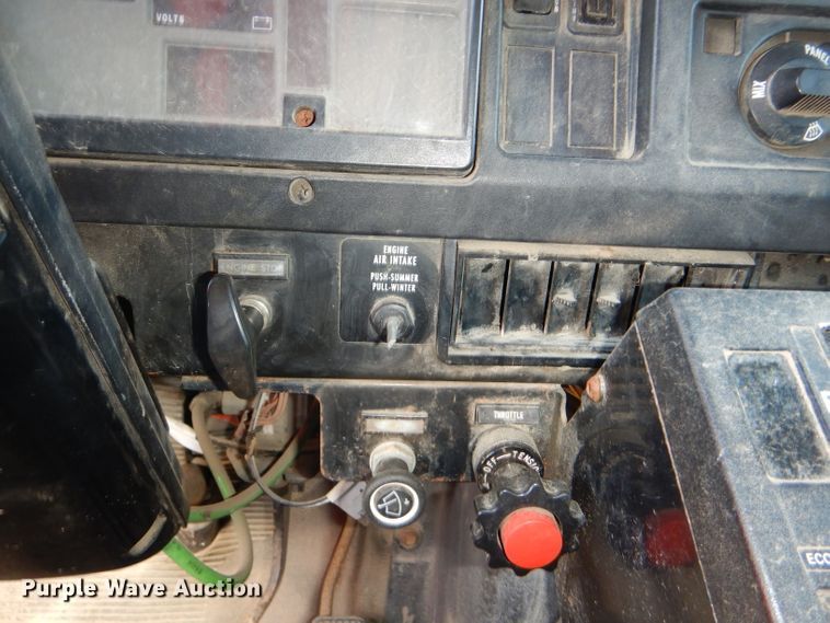 image for item DG1110 1997 International 4900 dump truck