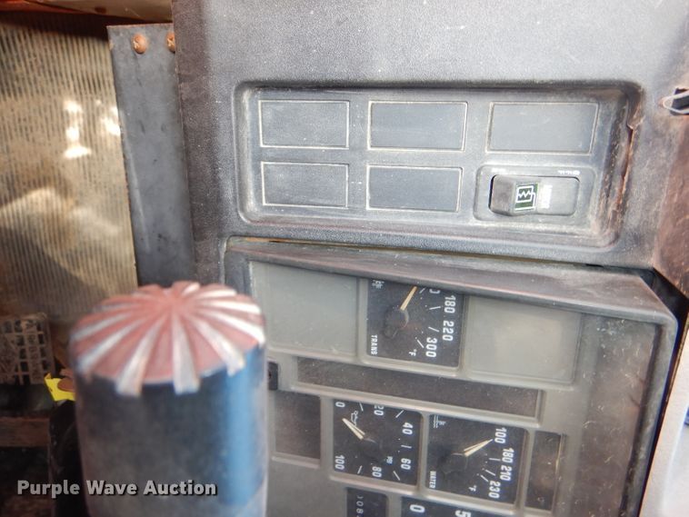 image for item DG1110 1997 International 4900 dump truck