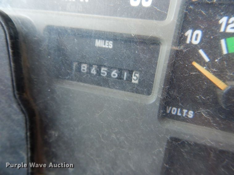 image for item DG1110 1997 International 4900 dump truck