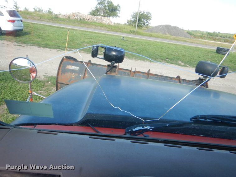 image for item DG1110 1997 International 4900 dump truck