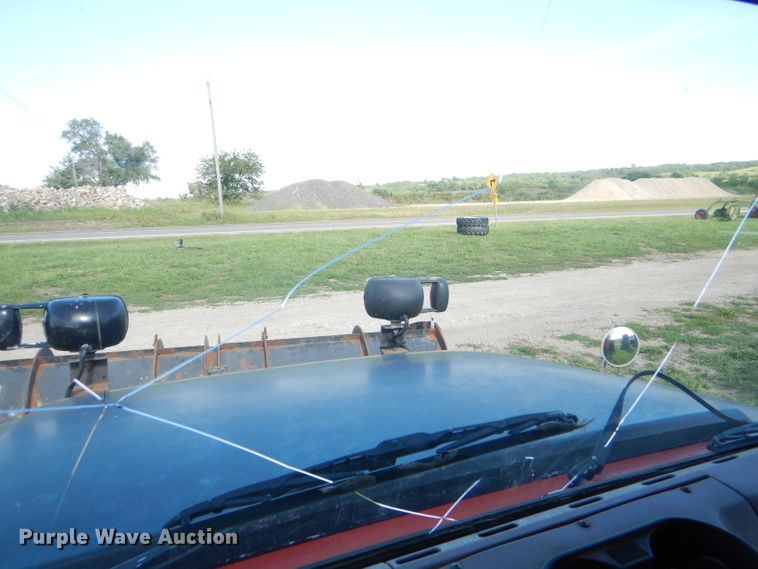 image for item DG1110 1997 International 4900 dump truck