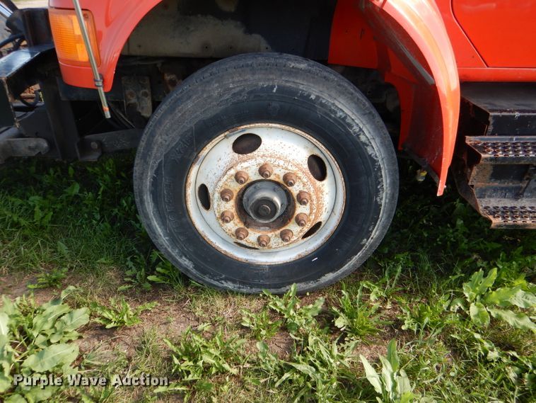 image for item DG1110 1997 International 4900 dump truck