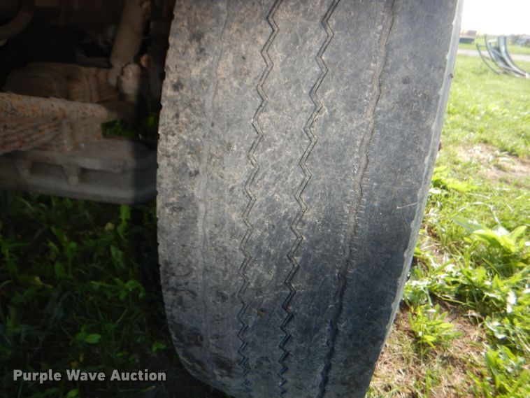 image for item DG1110 1997 International 4900 dump truck