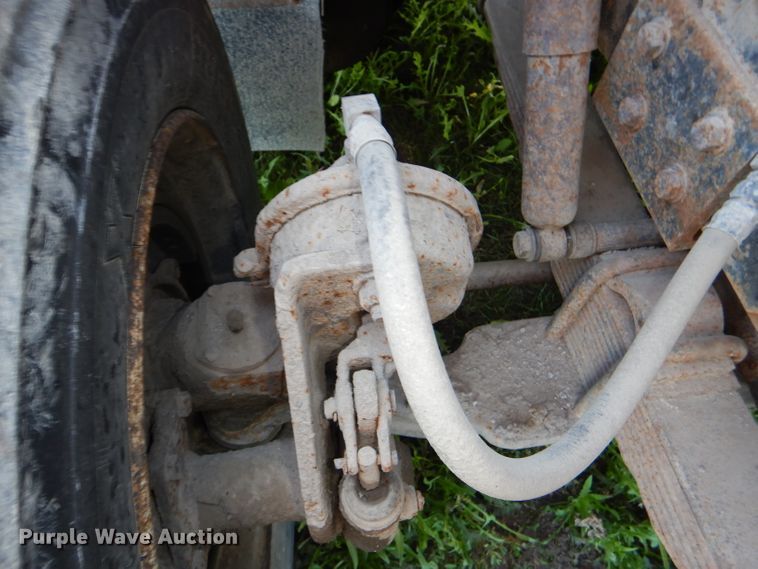 image for item DG1110 1997 International 4900 dump truck