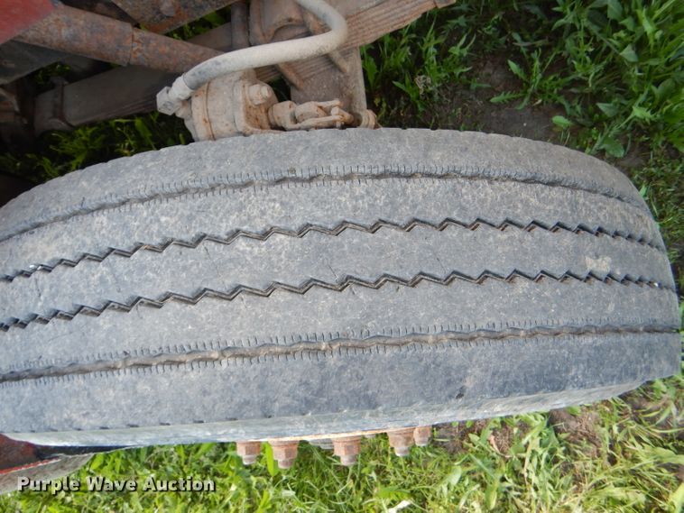 image for item DG1110 1997 International 4900 dump truck