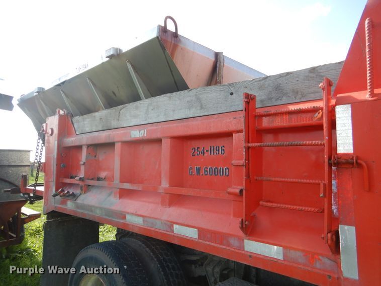image for item DG1110 1997 International 4900 dump truck