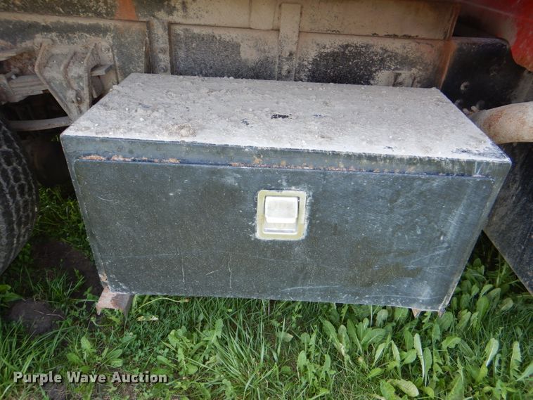 image for item DG1110 1997 International 4900 dump truck