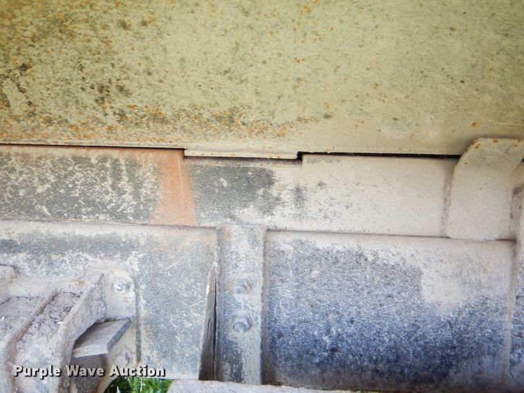 image for item DG1110 1997 International 4900 dump truck