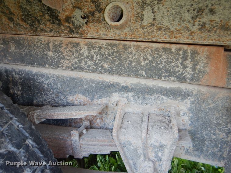 image for item DG1110 1997 International 4900 dump truck