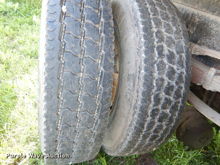 image for item DG1110 1997 International 4900 dump truck