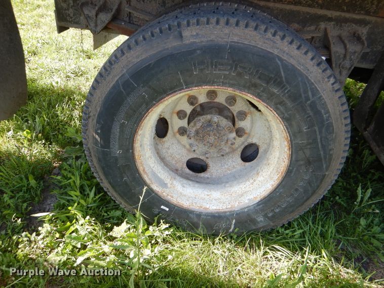 image for item DG1110 1997 International 4900 dump truck