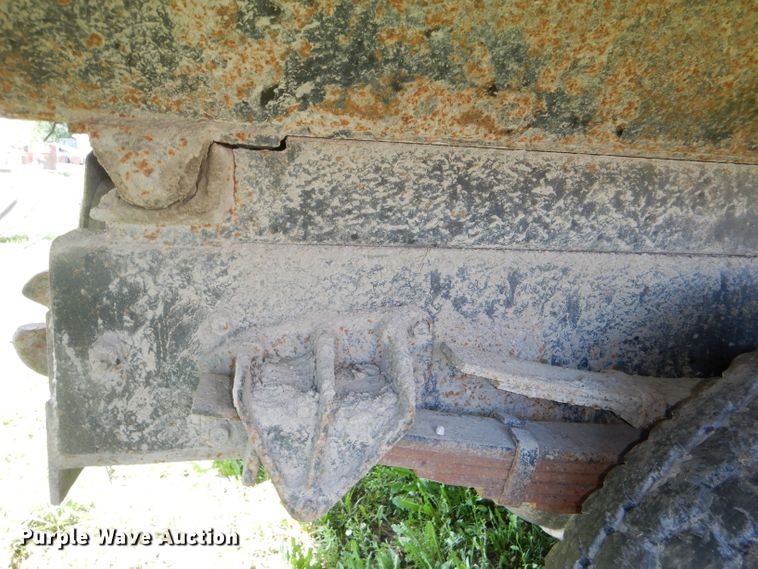 image for item DG1110 1997 International 4900 dump truck