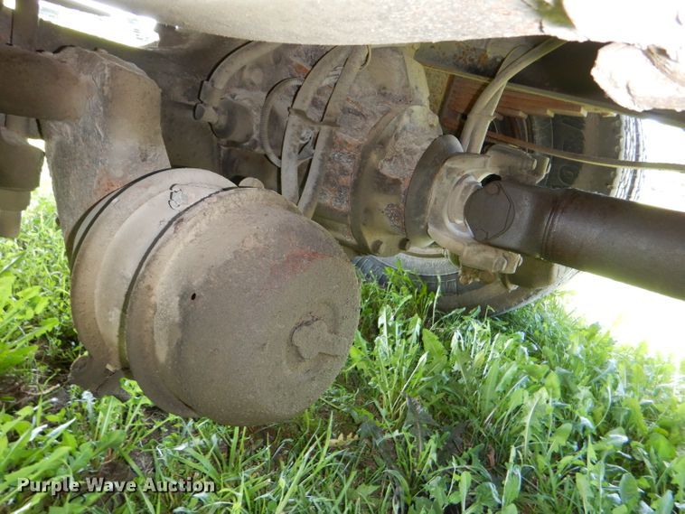 image for item DG1110 1997 International 4900 dump truck