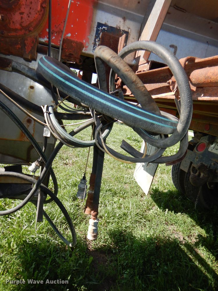 image for item DG1110 1997 International 4900 dump truck