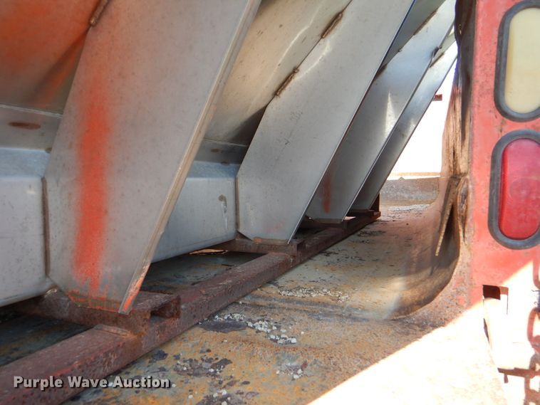 image for item DG1110 1997 International 4900 dump truck