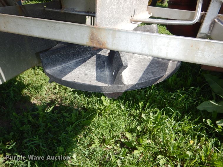 image for item DG1110 1997 International 4900 dump truck