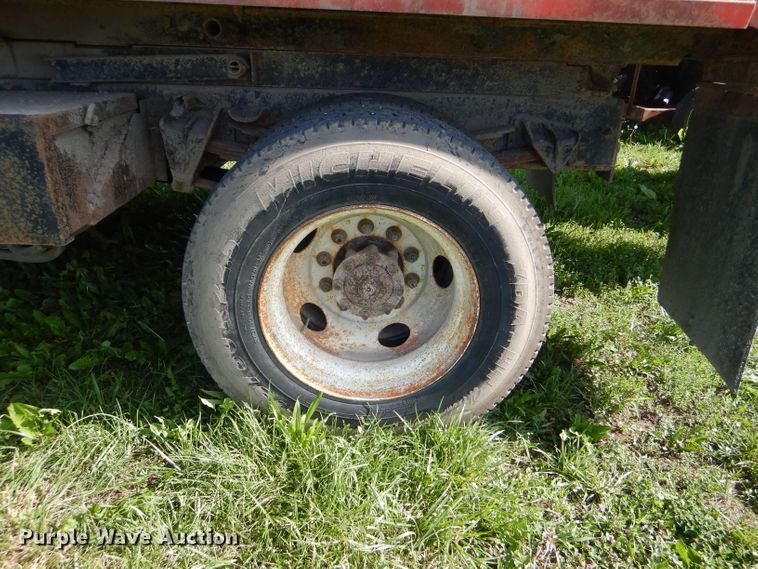 image for item DG1110 1997 International 4900 dump truck