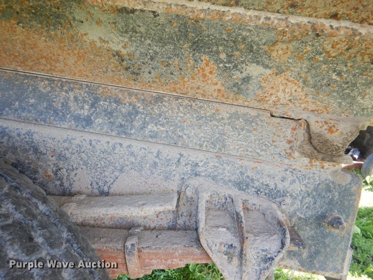 image for item DG1110 1997 International 4900 dump truck