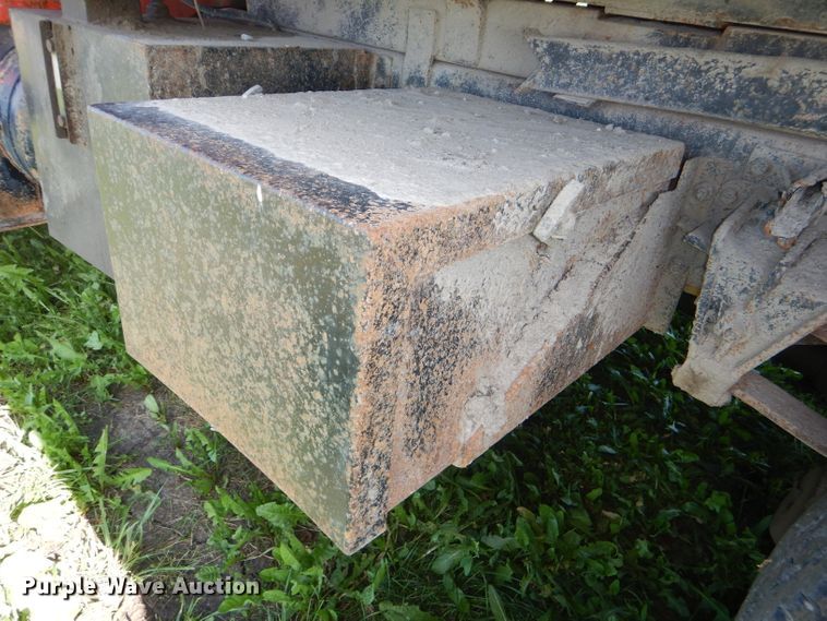 image for item DG1110 1997 International 4900 dump truck