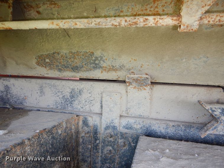 image for item DG1110 1997 International 4900 dump truck