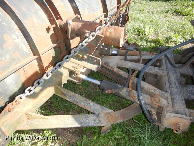 image for item DG1110 1997 International 4900 dump truck