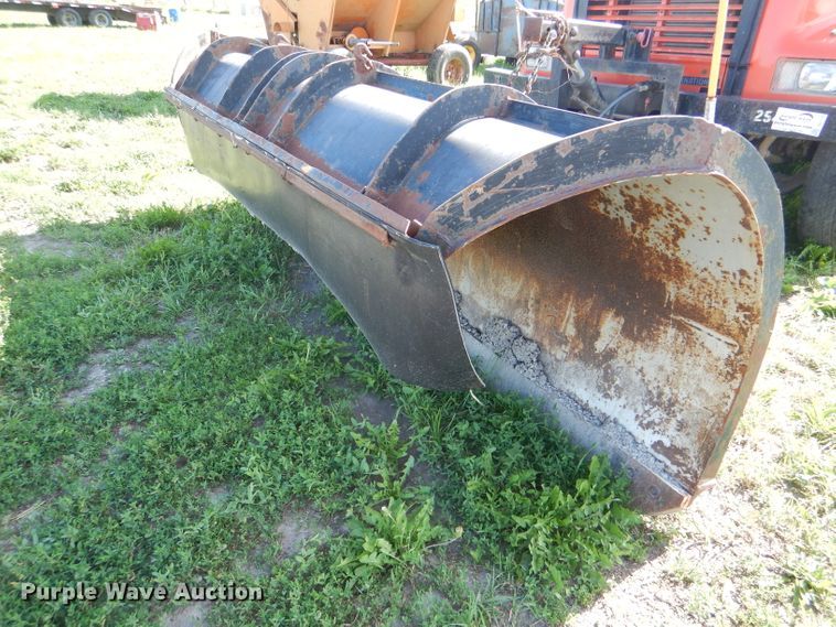 image for item DG1110 1997 International 4900 dump truck