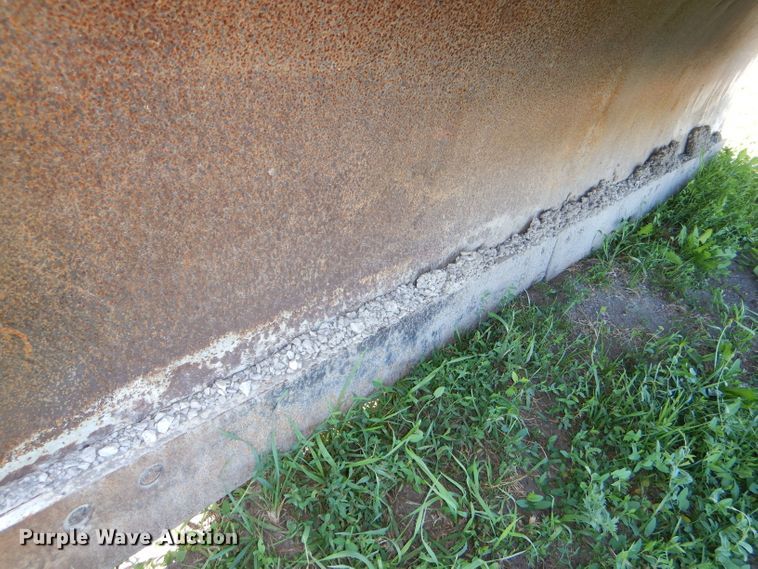 image for item DG1110 1997 International 4900 dump truck