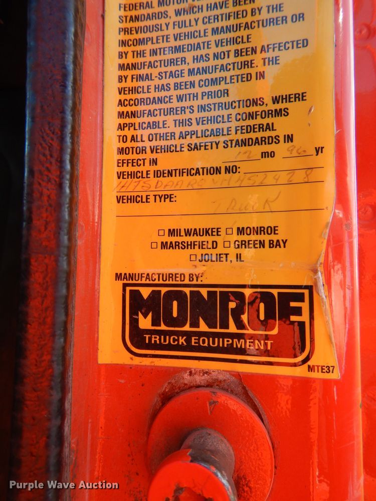 image for item DG1110 1997 International 4900 dump truck