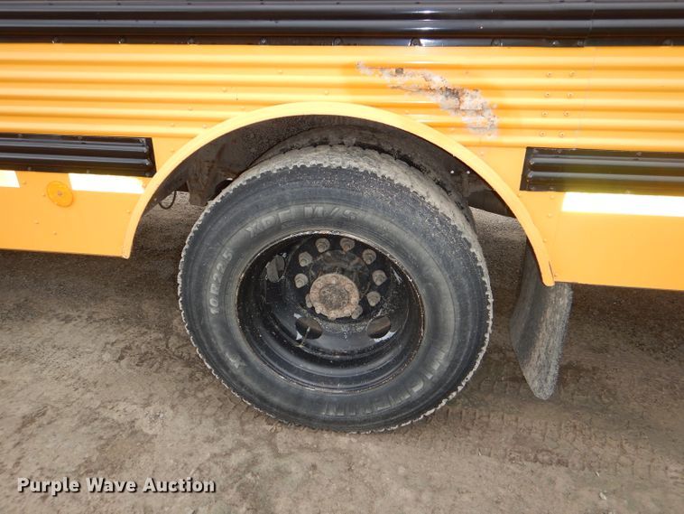 image for item DG1136 1999 International 3800 school bus