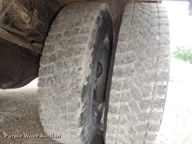 image for item DG1136 1999 International 3800 school bus