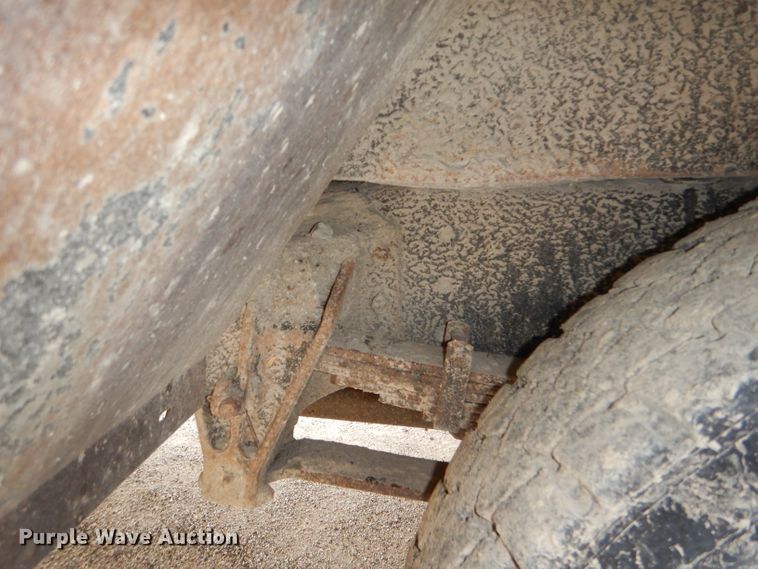 image for item DG1136 1999 International 3800 school bus