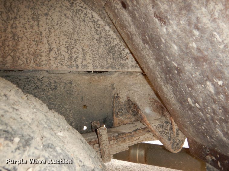 image for item DG1136 1999 International 3800 school bus