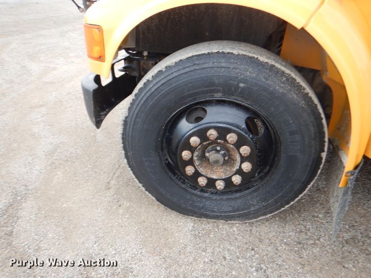 image for item DG1136 1999 International 3800 school bus