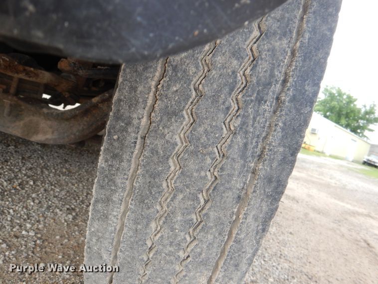 image for item DG1136 1999 International 3800 school bus