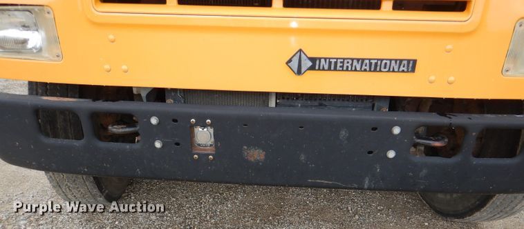 image for item DG1136 1999 International 3800 school bus