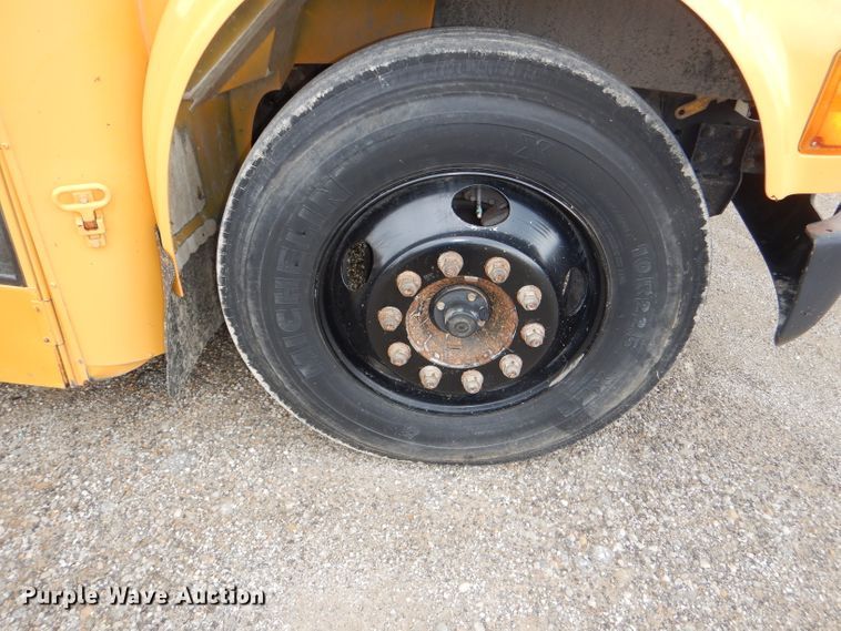 image for item DG1136 1999 International 3800 school bus