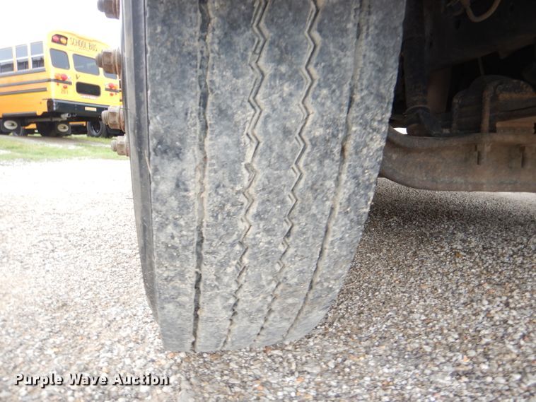 image for item DG1136 1999 International 3800 school bus