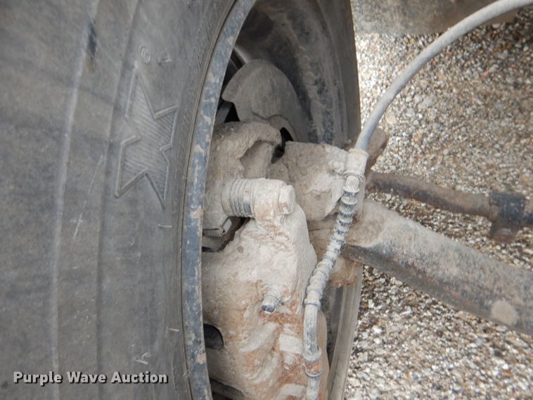 image for item DG1136 1999 International 3800 school bus