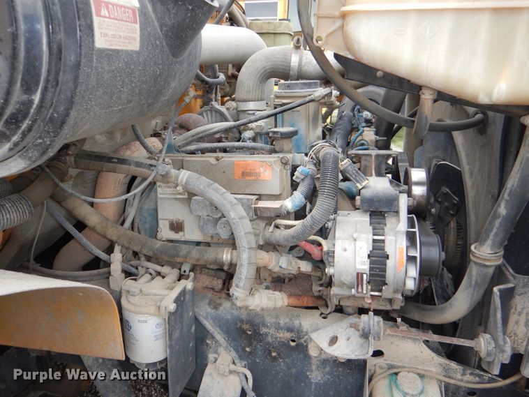 image for item DG1136 1999 International 3800 school bus