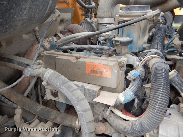 image for item DG1136 1999 International 3800 school bus